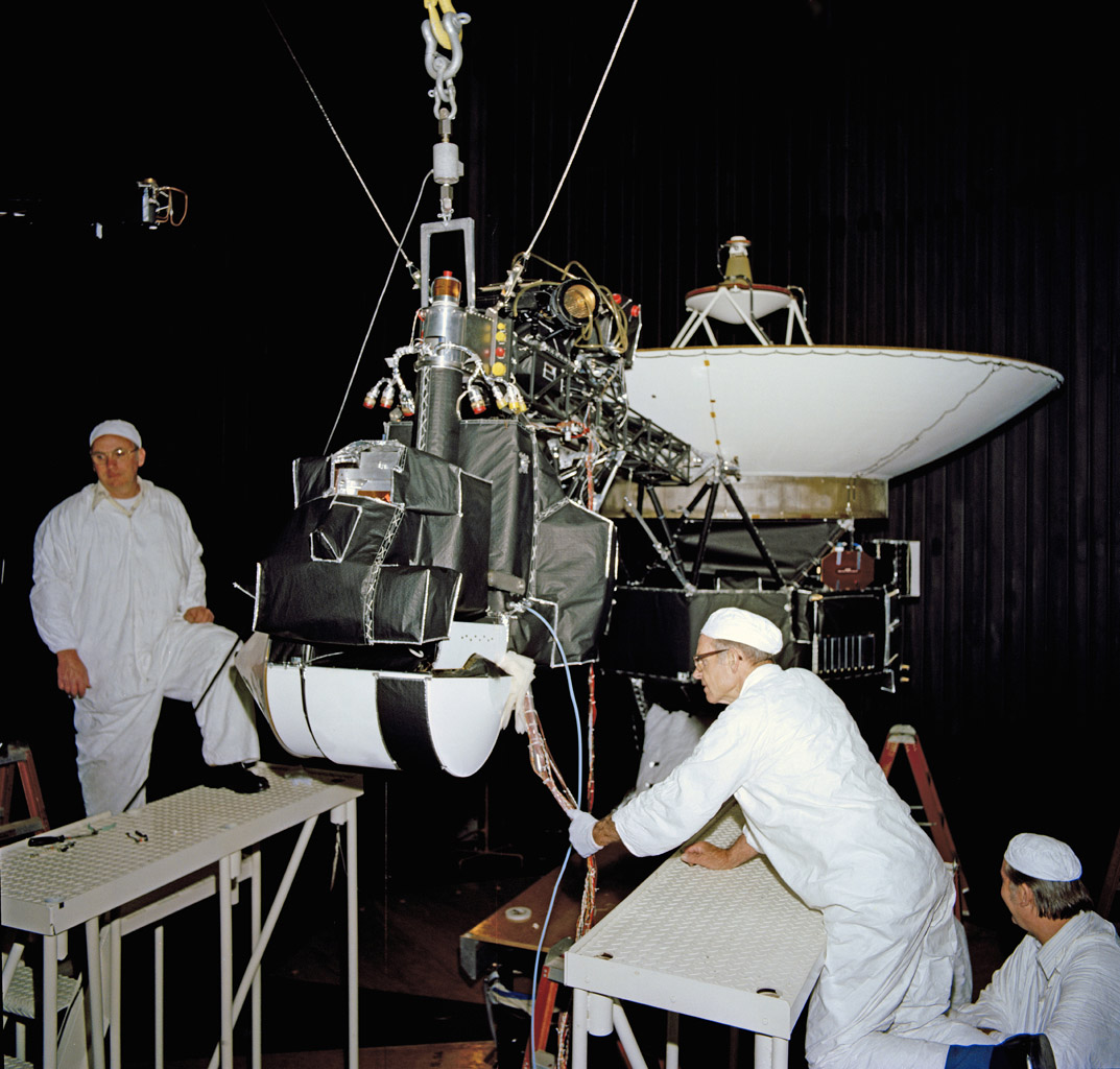voyager spacecraft power supply